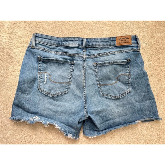 Levis Strauss Denim Shorts Distressed Frayed Hem Blue Wash Casual Summer Size 16 - Picture 2 of 5